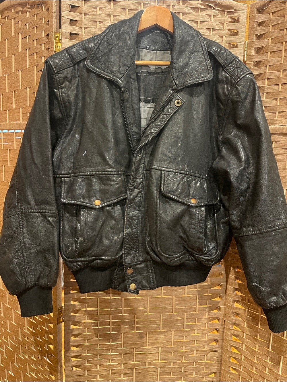 Thrashed vintage  1970 kuang hue Men's Black Leather Bomber Jacket